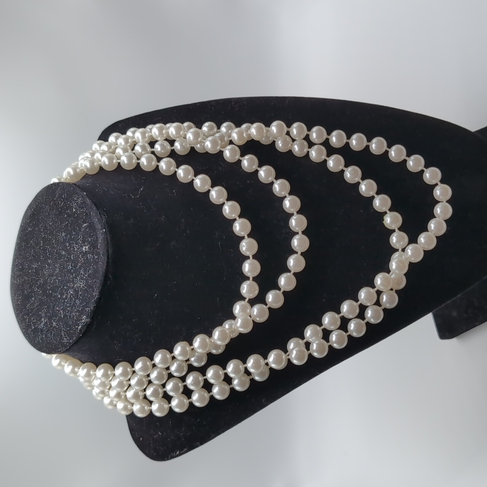 Elegant White Pearl Like Beaded Necklace